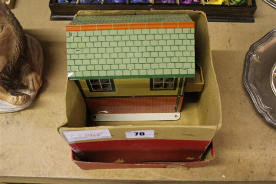 Hornby tin boxed signal cabin